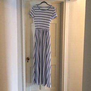 Long white with navy stripes maxi dress !